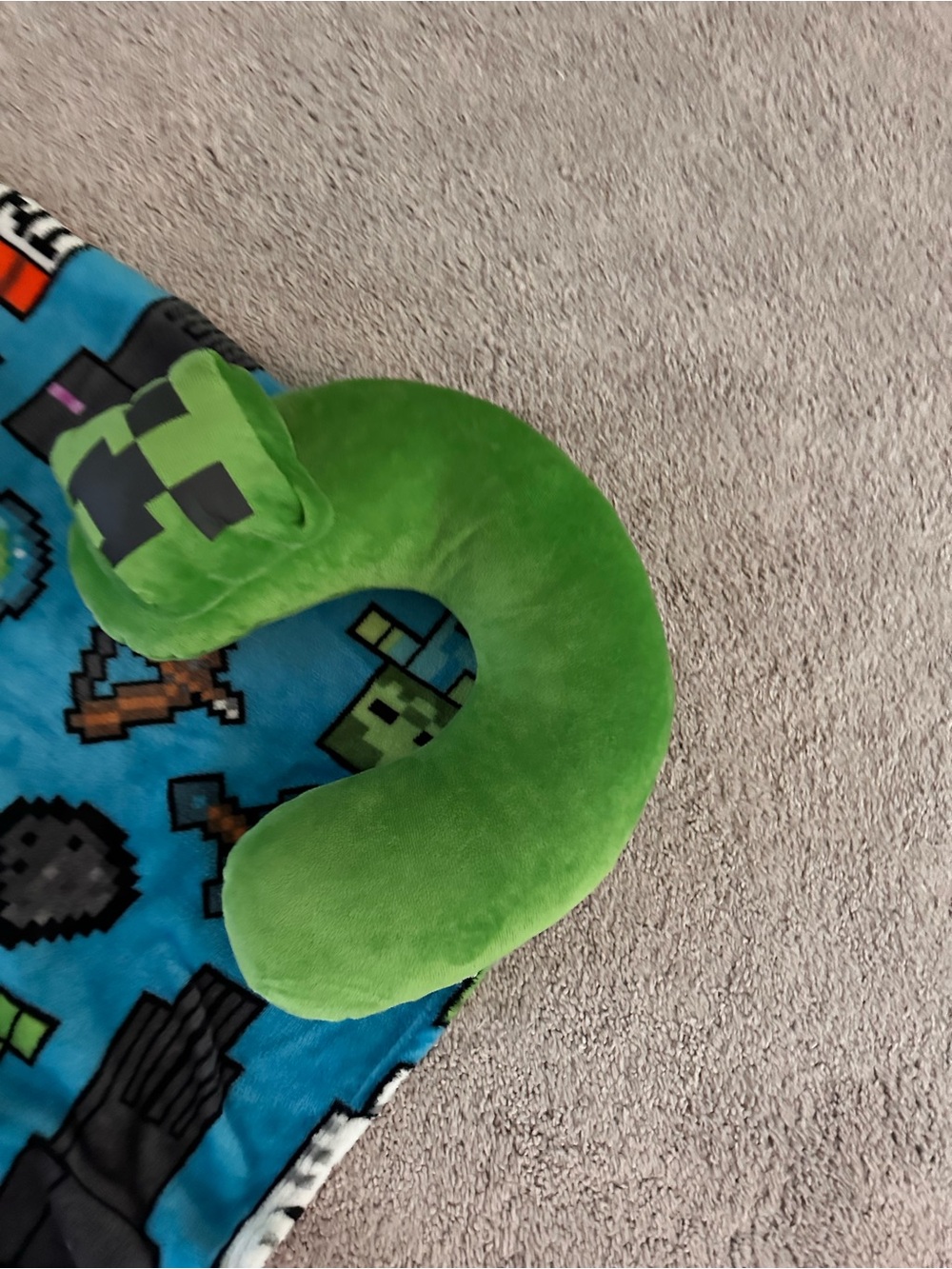 Minecraft Plush Green Kids Travel Neck Pillow and Blanket set